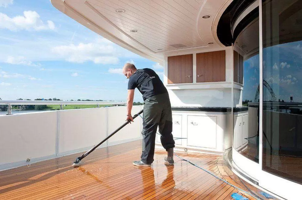 yacht cleaning